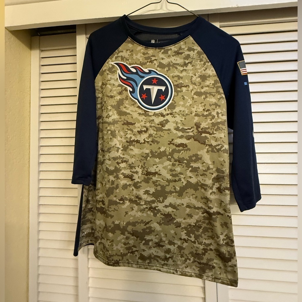 Camo and Navy Women’s M Tennessee Titans Shirt 3/4 Length Sleeve